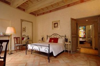 Residenza Frattina Pensión 2*