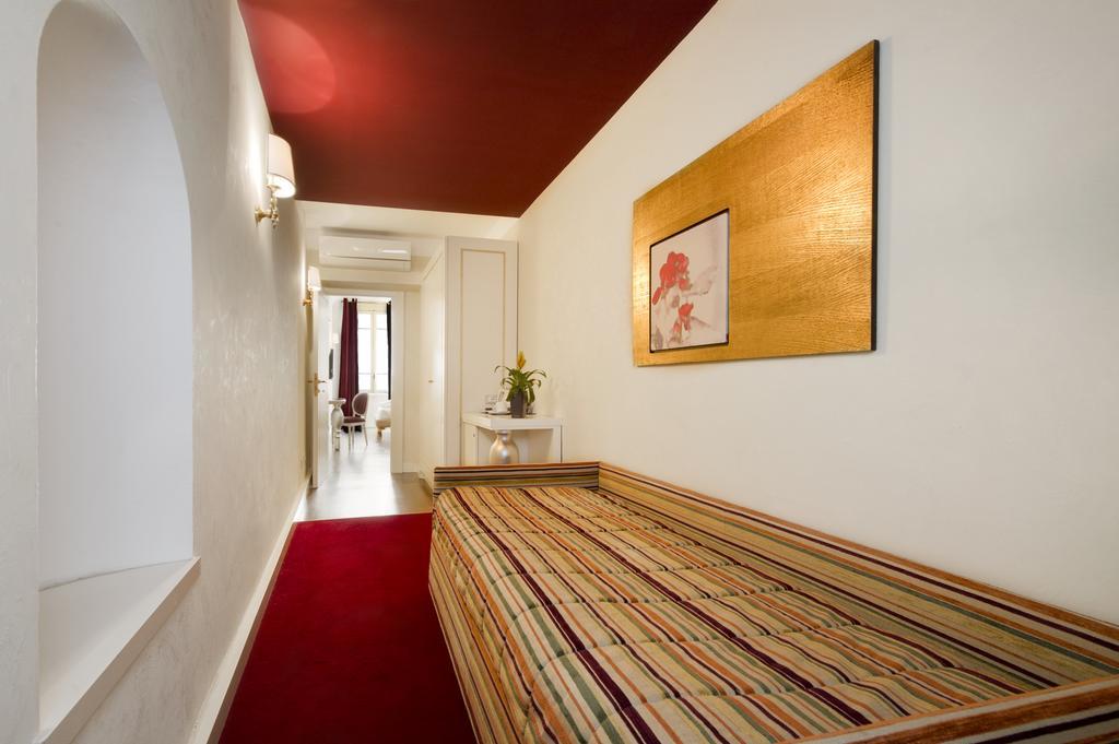 Pensión Residenza Frattina 2*